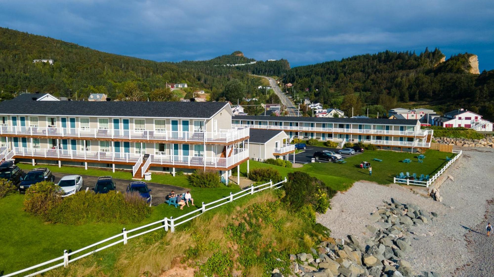 Hotel Les Trois Soeurs Perce Exterior foto